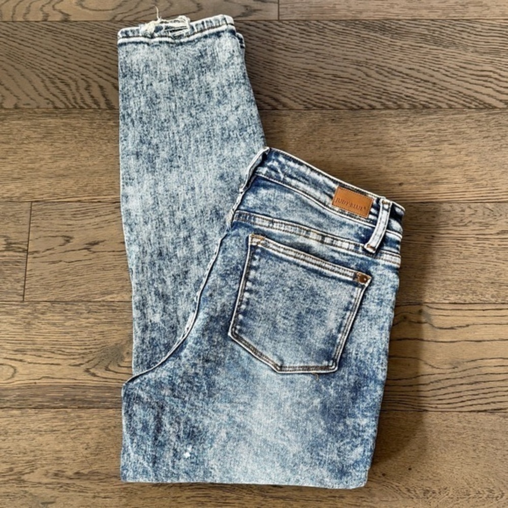 Judy Blue Distressed Frayed Hem Boyfriend Fit Jeans